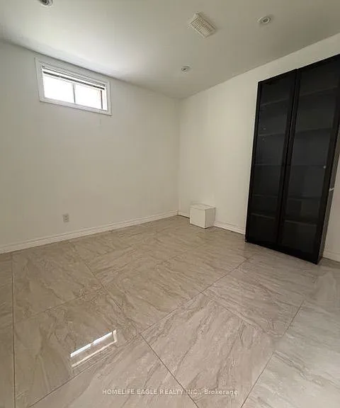 366 Waratah Ave #BASEMENT — Photo 5