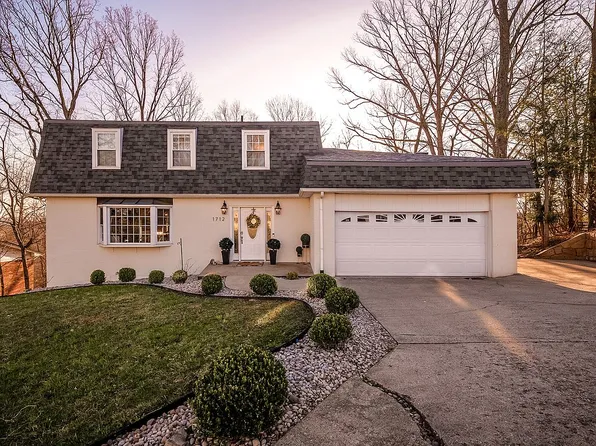 1712 Sierra Rd, Charleston, WV 25314