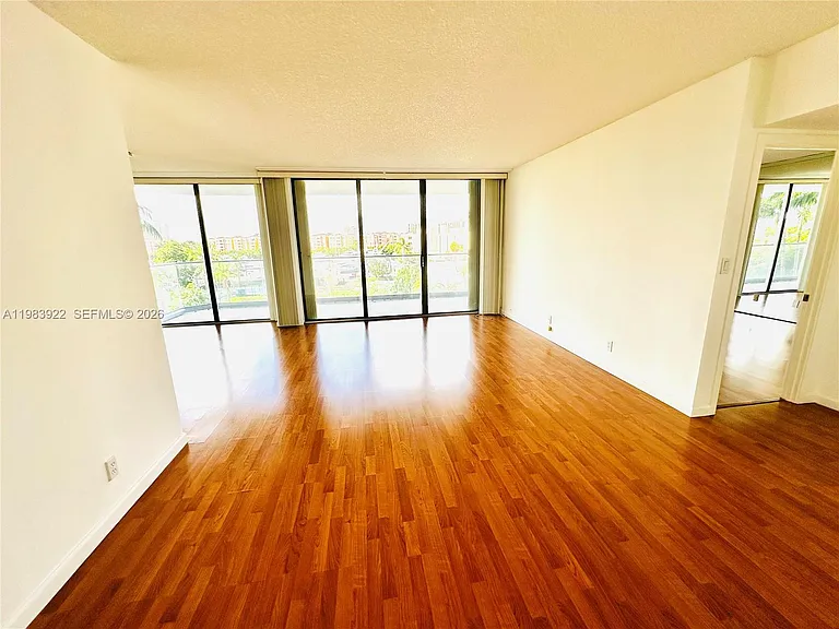 19707 Turnberry Way #5C — Photo 4