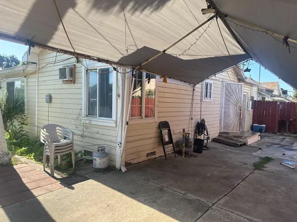 1900 Kenneth St, Modesto, CA 95351