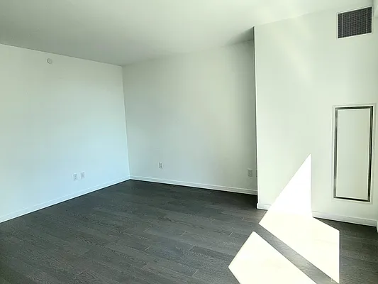 Rented by BARNES New York | media 35
