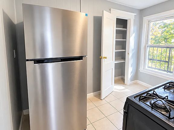 5th image of 709 Kensington Ave APT E