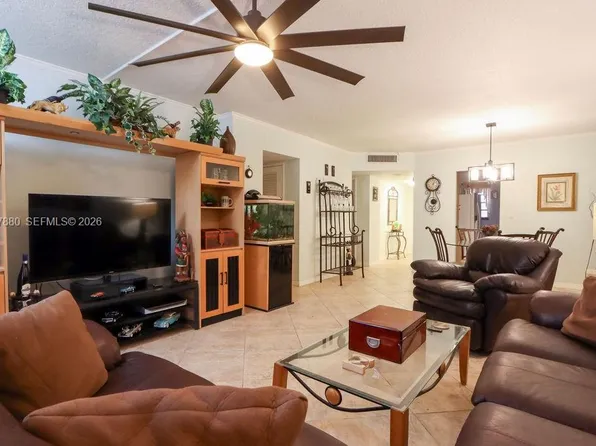 3575 Broken Woods Dr #303, Coral Springs, FL 33065