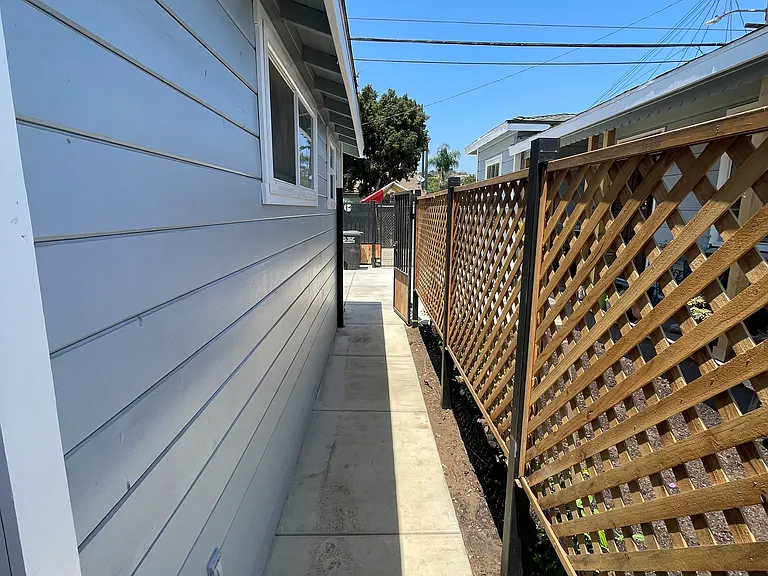 322 N Townsend Ave #1/2 — Photo 3