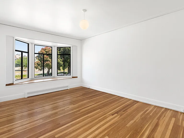 3260 Gough St #101 — Photo 2