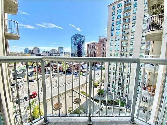 2nd image of 234 Rideau St #1011