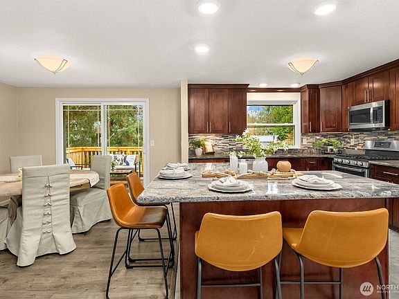 5th image of 2628 118th Drive NE