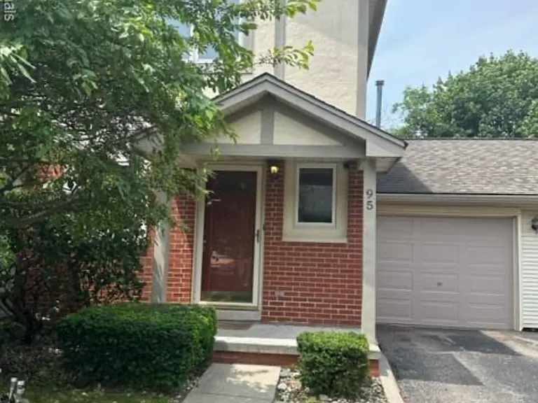 95 Walnut Blvd — Photo 1