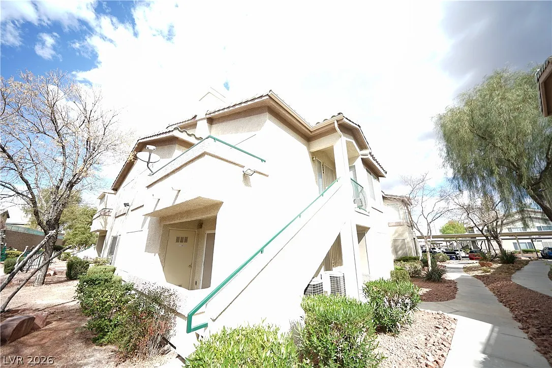 2 bed, 2.0 bath, 1029 sqft, $1,195 — Photo 3