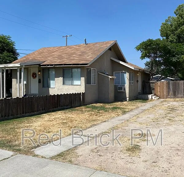 489 Cedar Ave — Photo 1