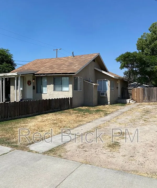 489 Cedar Ave