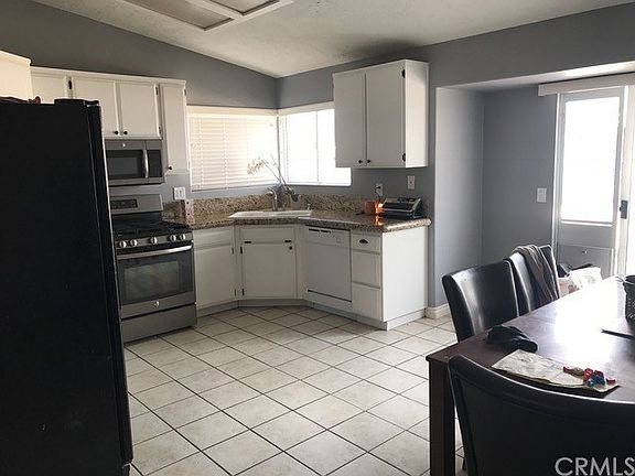 3rd image of 12842 Dillon Ln