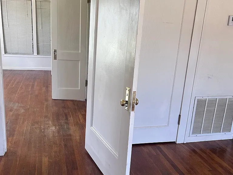 1140 Covington St — Photo 6