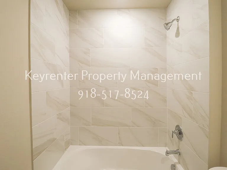 15610 S 75th East Ave — Photo 8