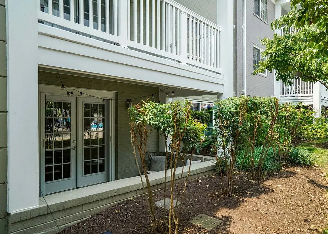 1 bed, 851 sqft, $2,300 — Photo 1