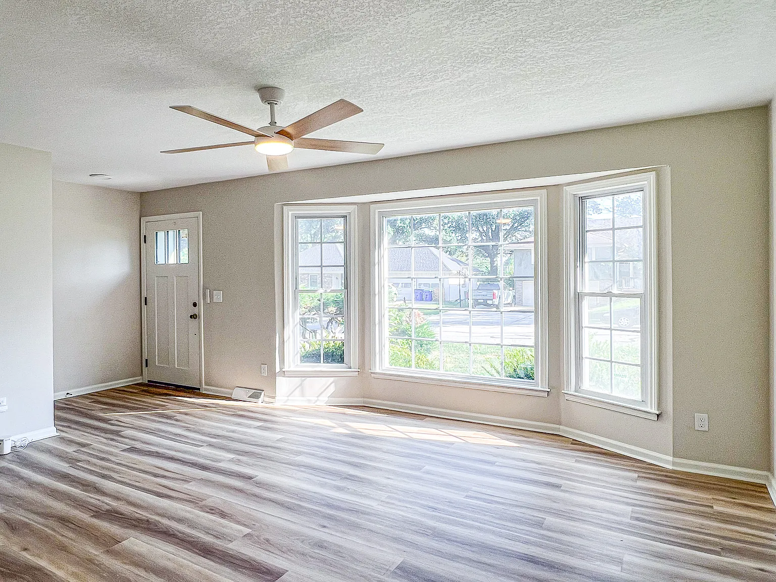 3 bed, 2.5 bath, 1632 sqft, $2,595 — Photo 2