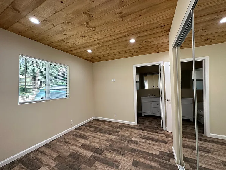 54078 Pine Crest Ave — Photo 12