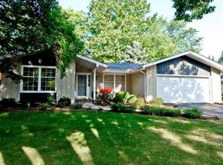 1121 Cardinal Ln, Naperville, IL 60540