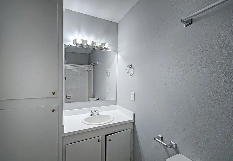 225 W McDowell Rd #E2 — Photo 4