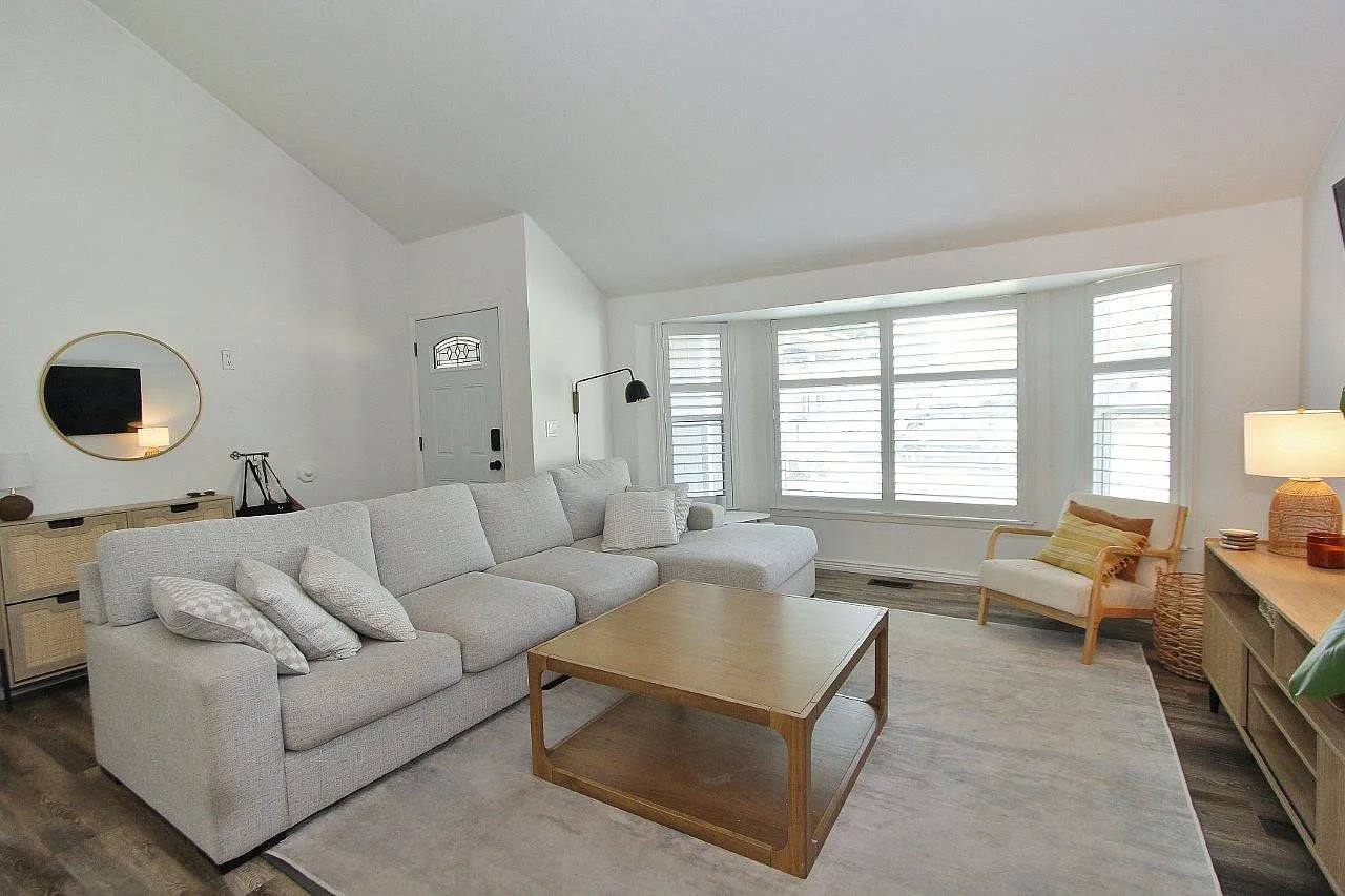 3 bed, 1014 sqft, $1,950 — Photo 4