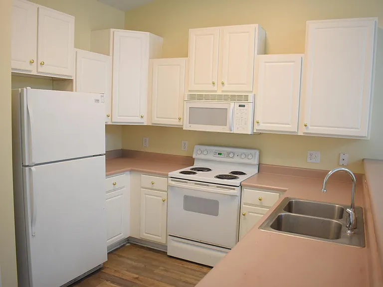 5006 Carleton Dr #66 — Photo 4