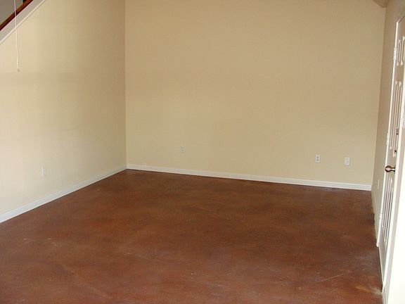 2nd image of 121 Meadow Park Cir