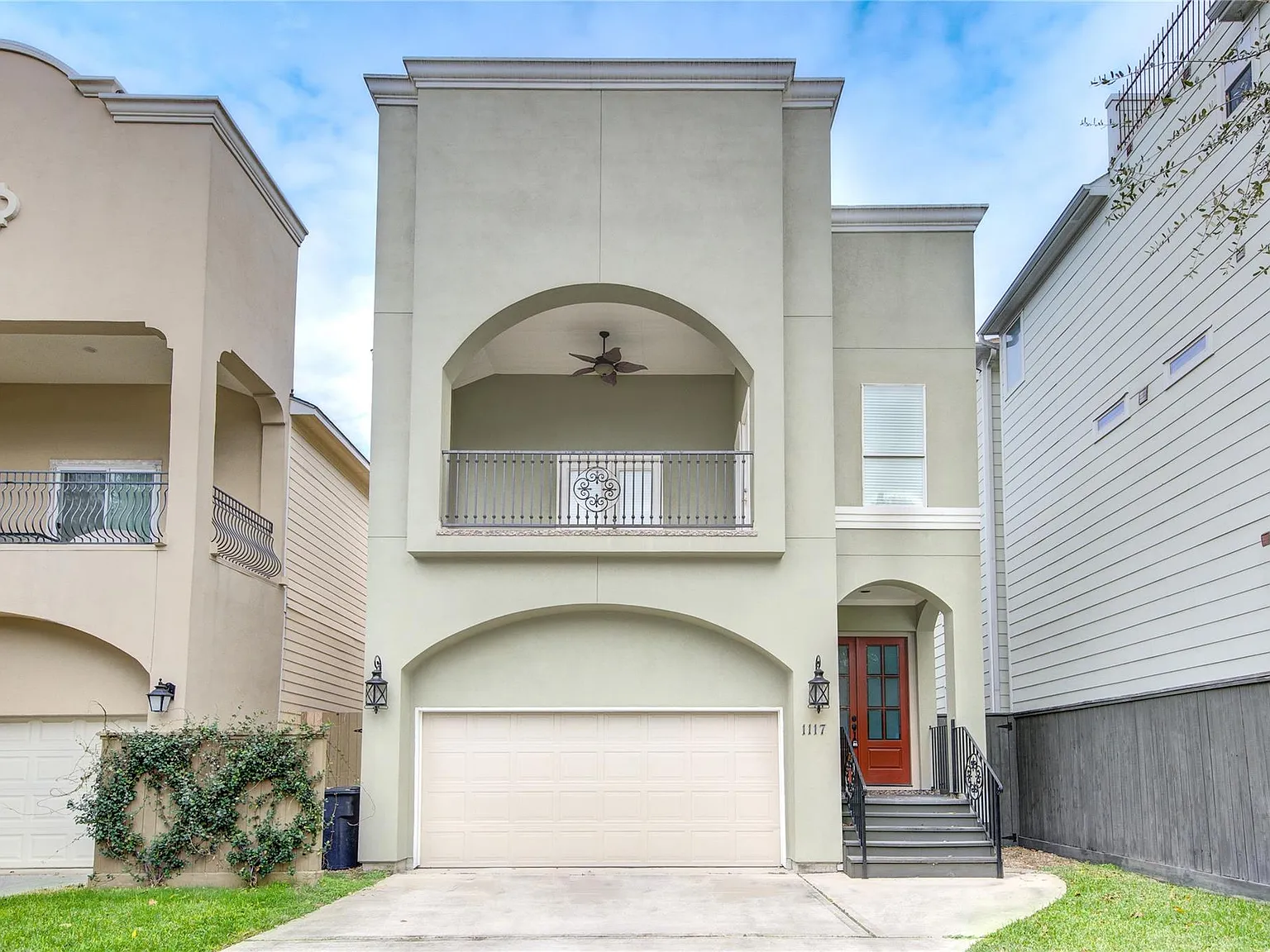 3 bed, 2.5 bath, 2895 sqft, $3,500 — Photo 1