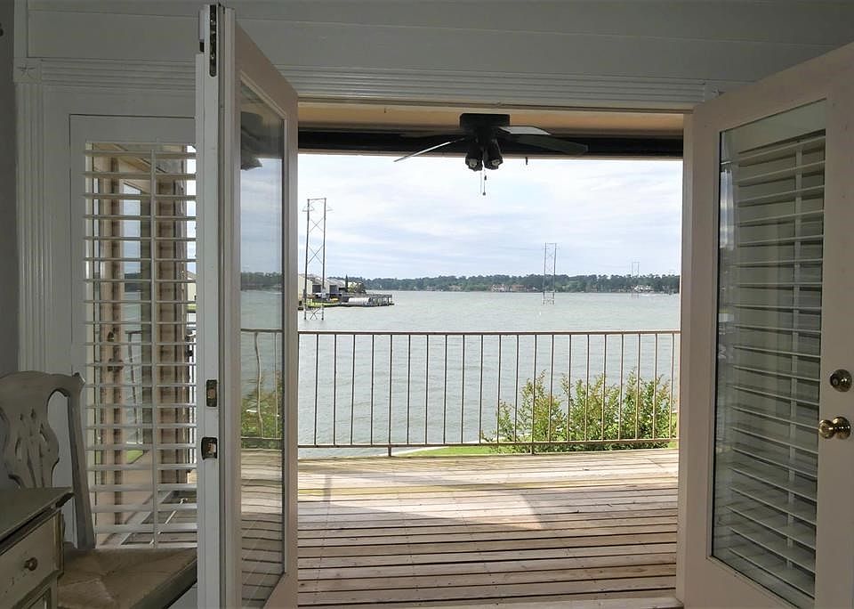 An unobstructed view of Lake Conroe right from your balcony!