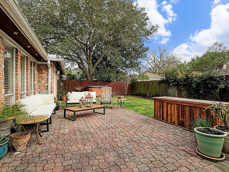14207 Wickersham Ln — Photo 9