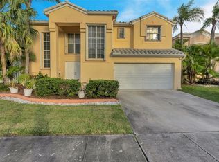 923 SW 101st Way, Pembroke Pines, FL 33025