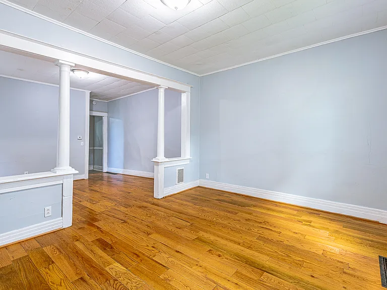437 Cottage St — Photo 3