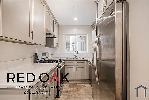 1023 N Hayworth Ave #1 — Photo 2