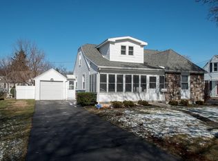 36 Sandymount Dr, Rochester, NY 14617