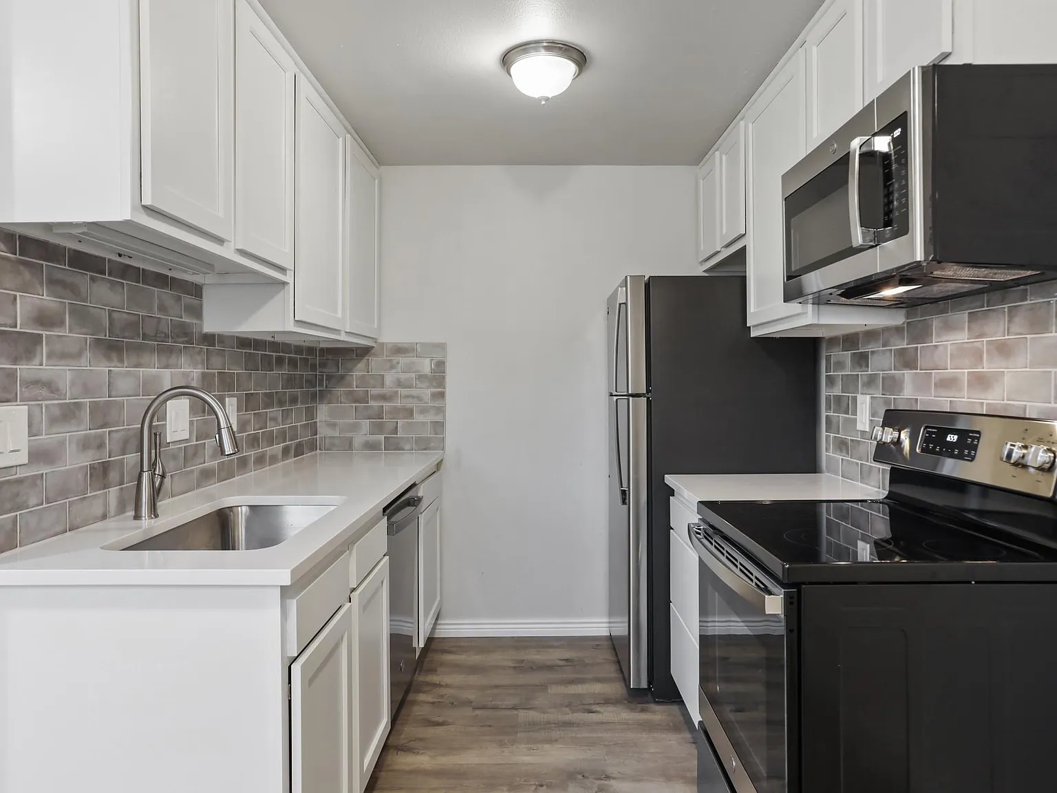 2 bed, 874 sqft, $1,400 — Photo 1