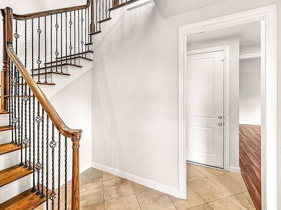 4th image of 9644 Knight Rd