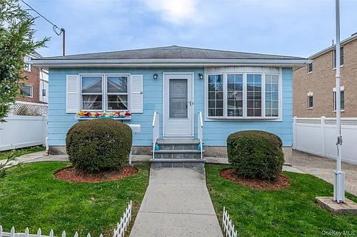 10 Pell Pl Photo 1