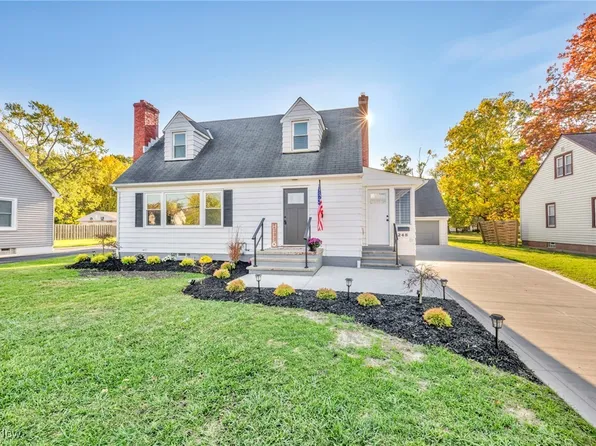 248 E 293rd St, Willowick, OH 44095