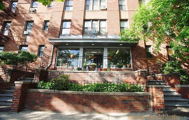 Rented by Norman Raindel, LREB | media 21