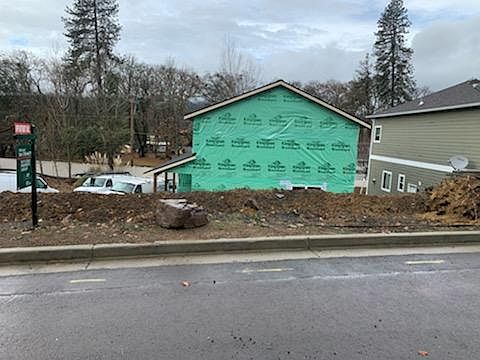 3rd image of 130 Linda Ln