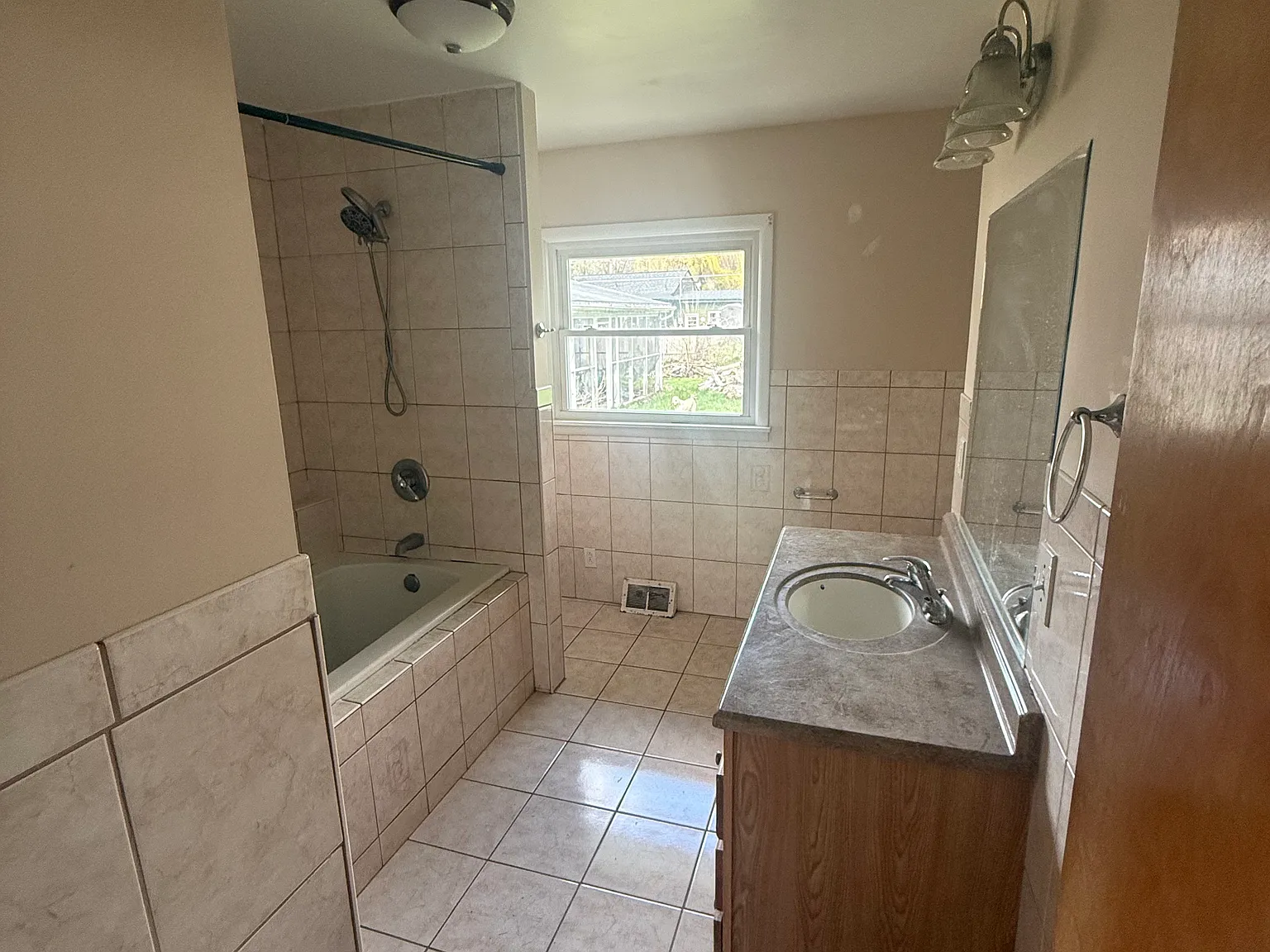 2 bed, 1560 sqft, $1,400 — Photo 4