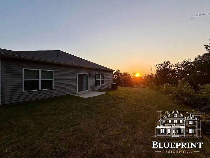 4 bed, 2.0 bath, 1852 sqft, $2,845 — Photo 4