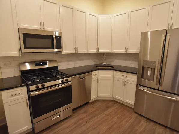 900-908 W Belmont Ave #902-3, Chicago, IL 60707