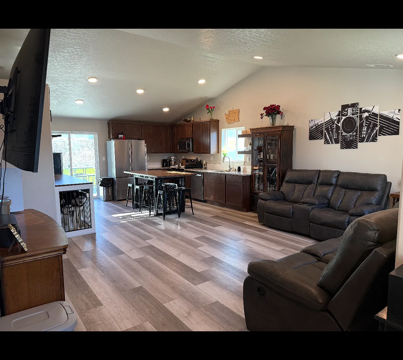 3 bed, 1149 sqft, $2,700 — Photo 3