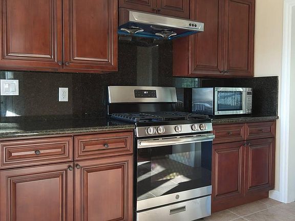 2nd image of 1615 Chapel Hill Dr