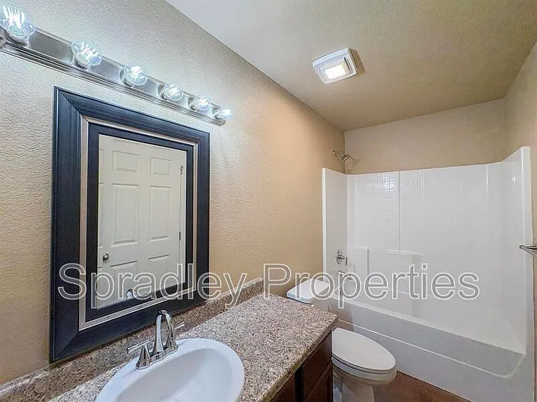 829 Laila Ln — Photo 10