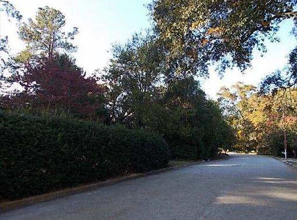 2nd image of 1718 Holly Hill Rd