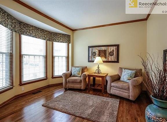 Formal Living Room or Great Office Space!