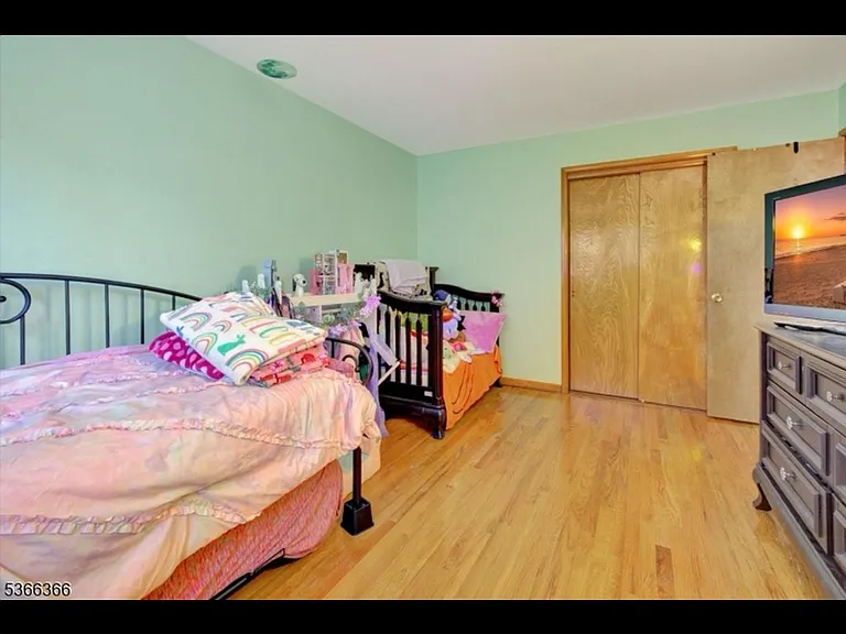 25 Linden St #2 — Photo 8