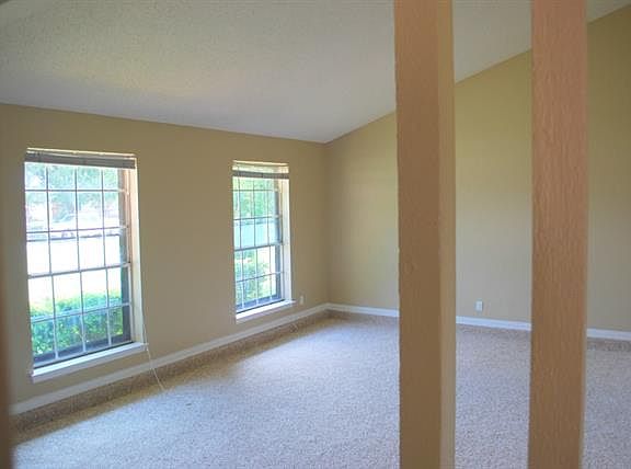 3rd image of 3509 Hillridge Dr