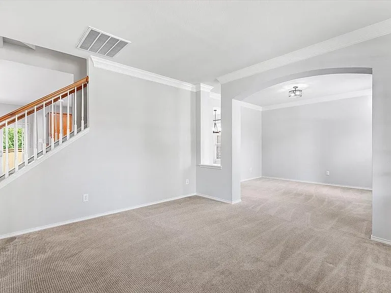 1121 London Dr — Photo 10